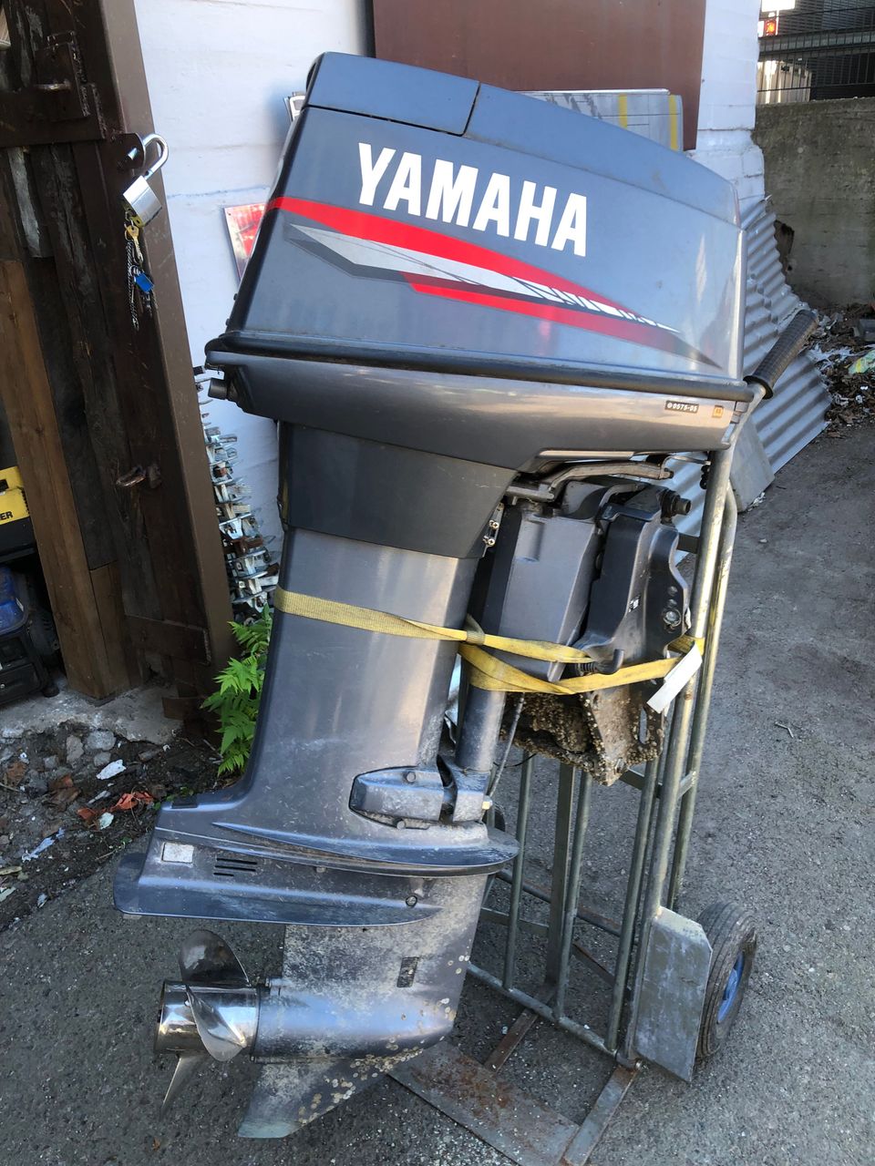 Yamaha 2005-6 40hv 2 tähti perämoottori.