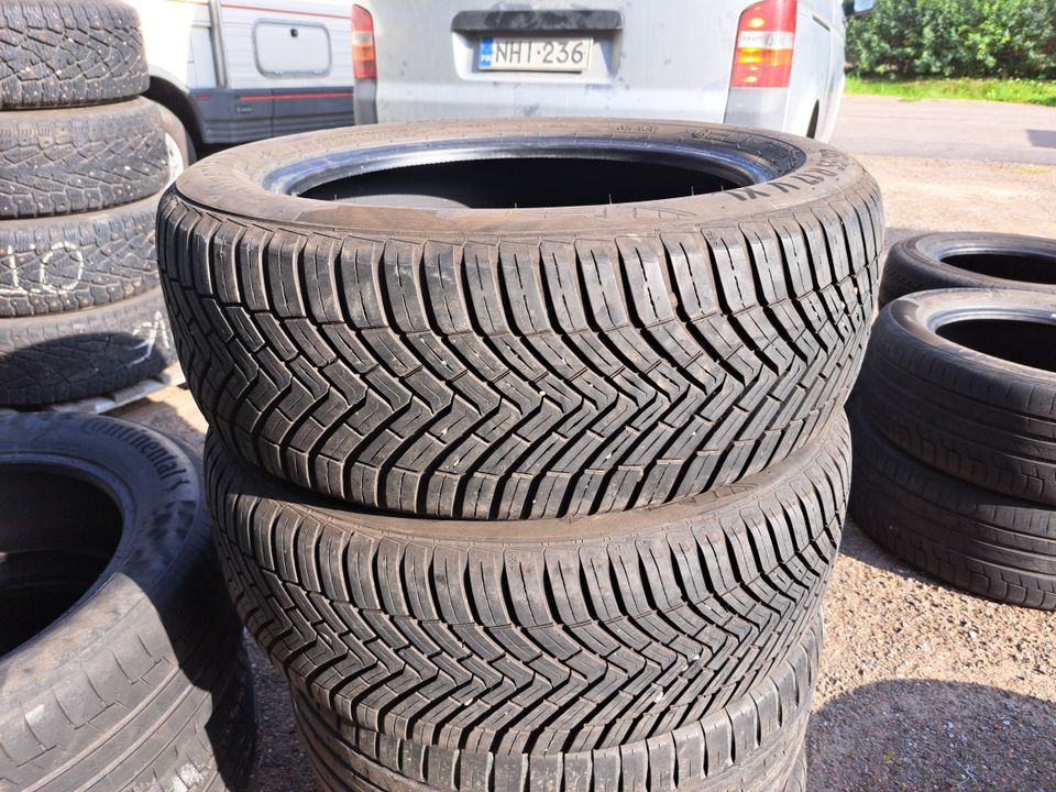 Conti 215/55R17 kitkapari