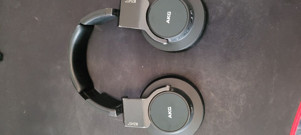 AKG K845BT