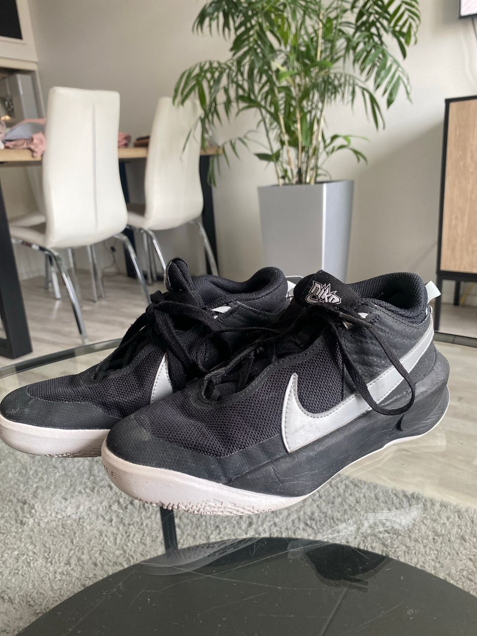 Nike hustle DX koripallokengät koko 37.5