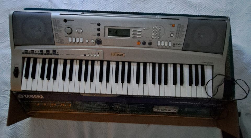 Sähköpiano Yamaha PSR-A300