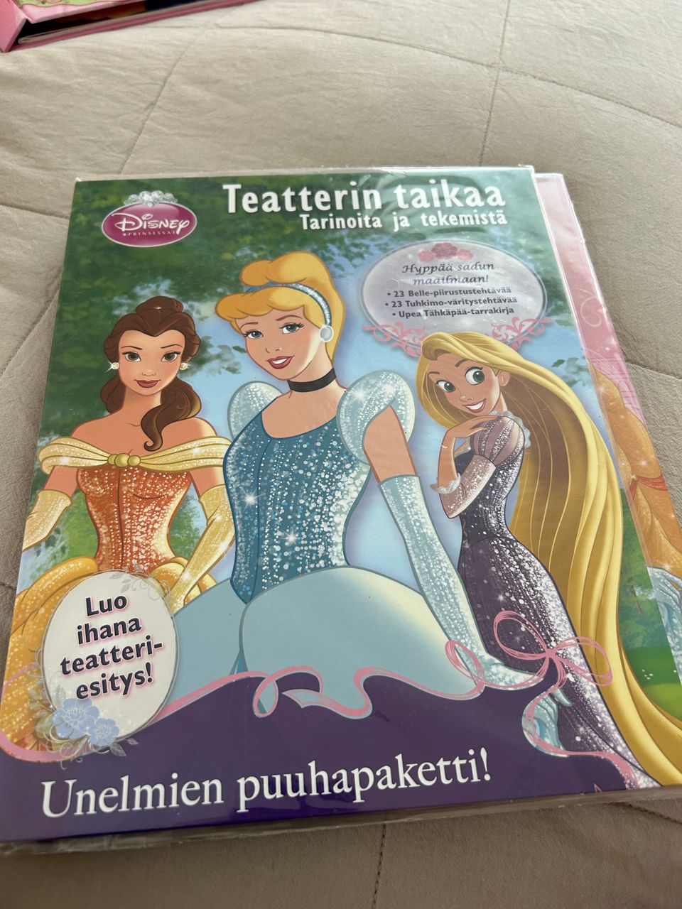 Uusi Disney prinsessat Unelmien puuhapaketti kirja uusi