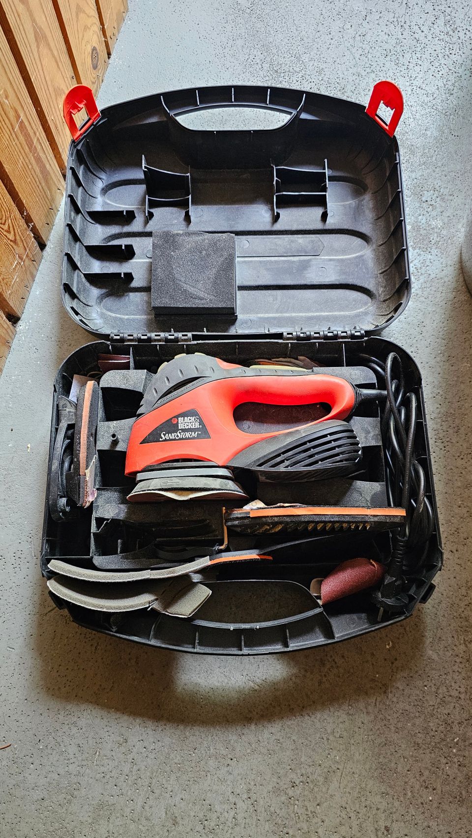 Epäkeskohiomakone Black & Decker SandStorm KA260GT