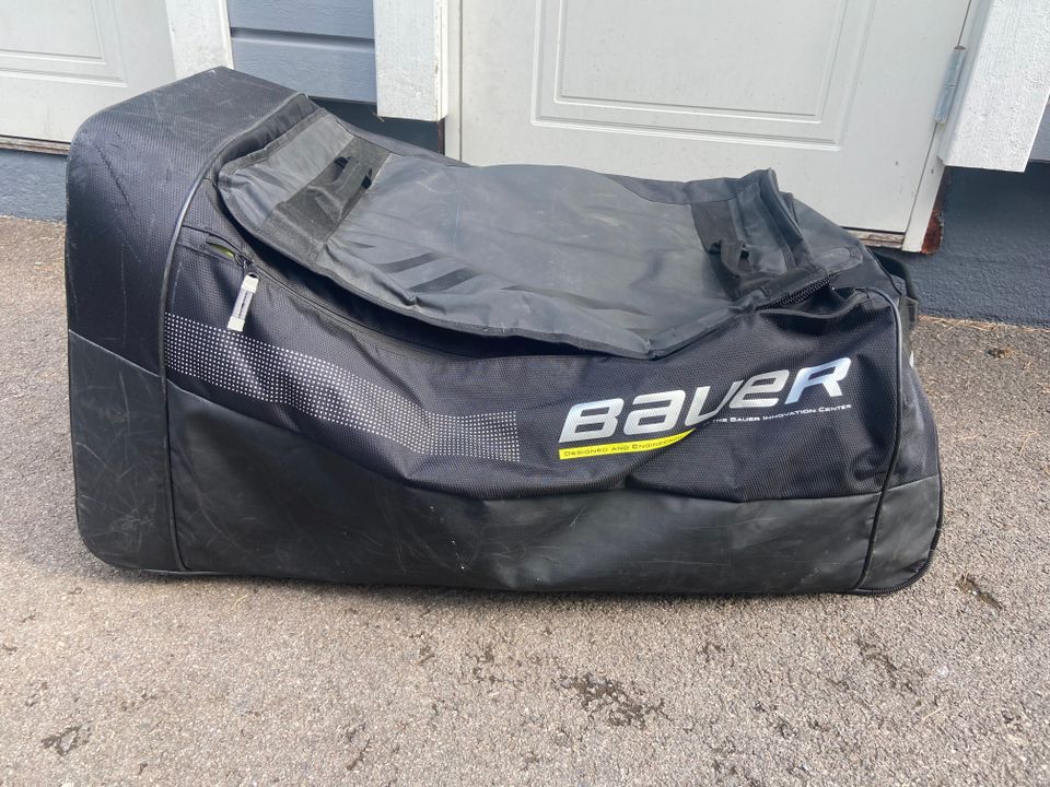 Bauer Elite Wheeled Bag -jääkiekkokassi