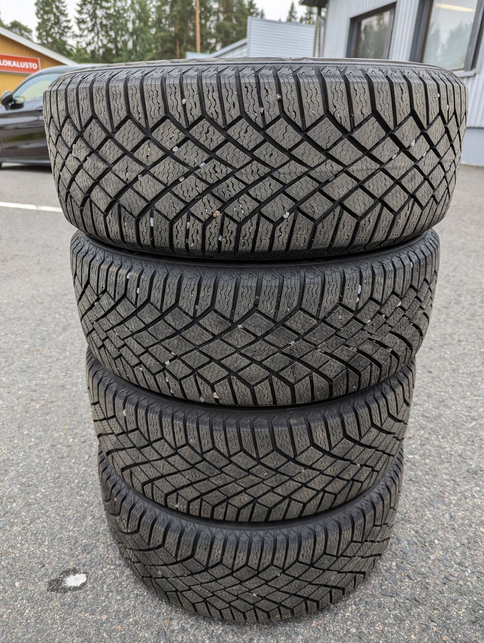 -50% Lähes uudet Continental VikingContact7 195/55 r16 kitkarenkaat