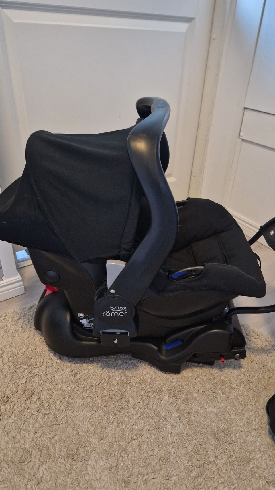 Britax Kaukalo ja isofix telakka