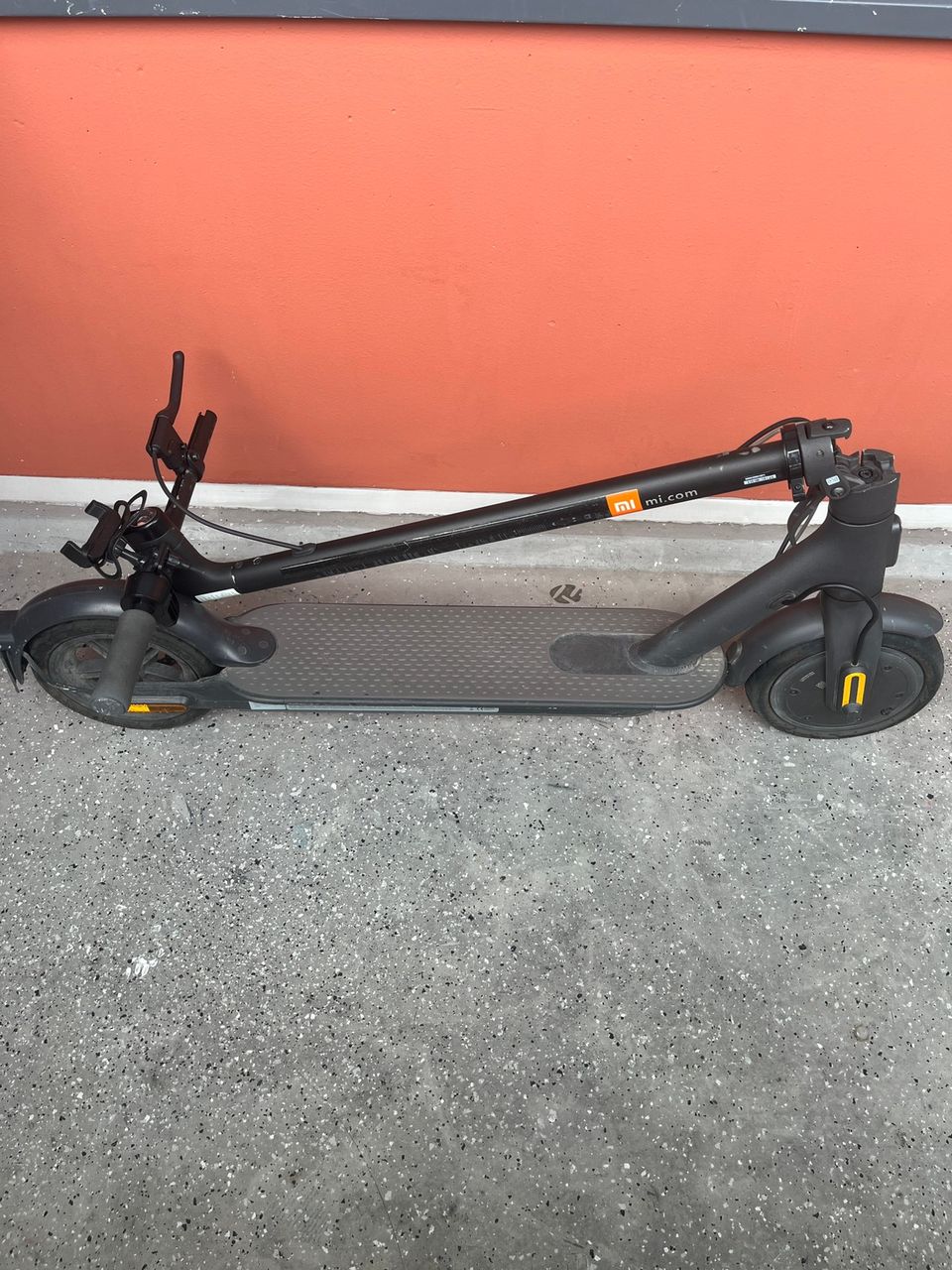 Xiaomi essential scooter