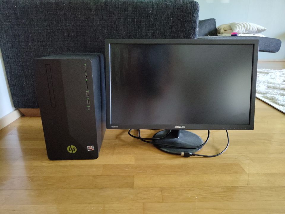 HP Pavilion Gaming Desktop 690-0038 ja näyttö