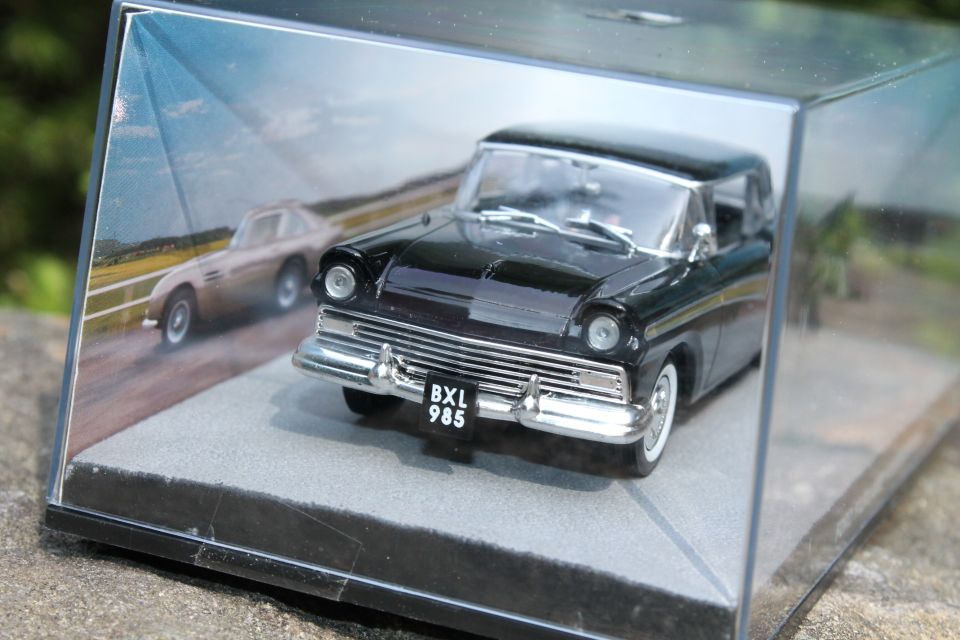 007 Pallosalama elokuva auto 1:43 James Bond Ford Fairlane 1957 USA pienoismalli