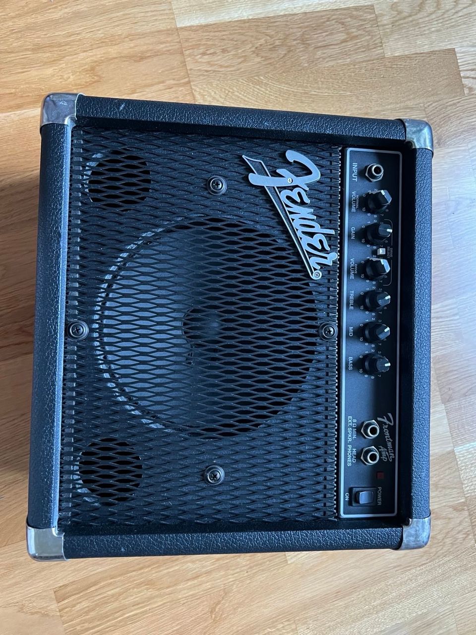 Fender Frontman 38 Watt PR 241 combowahvistin