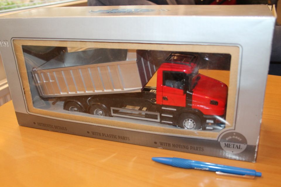 SCANIA T420 metallinen aukeavat ovet isompi kuorma-auto 29cm paketissa