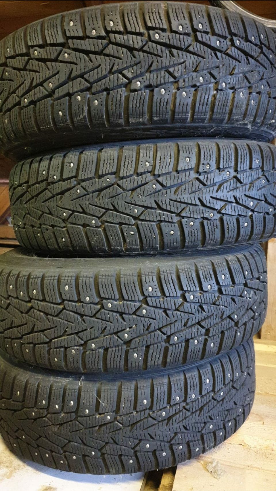 Nastarenkaat Hakkapeliitta 7 185/65R15 92T XL vanteineen 4kpl