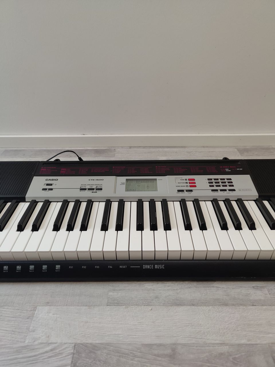 Casio CTK-1500 kosketinsoitin