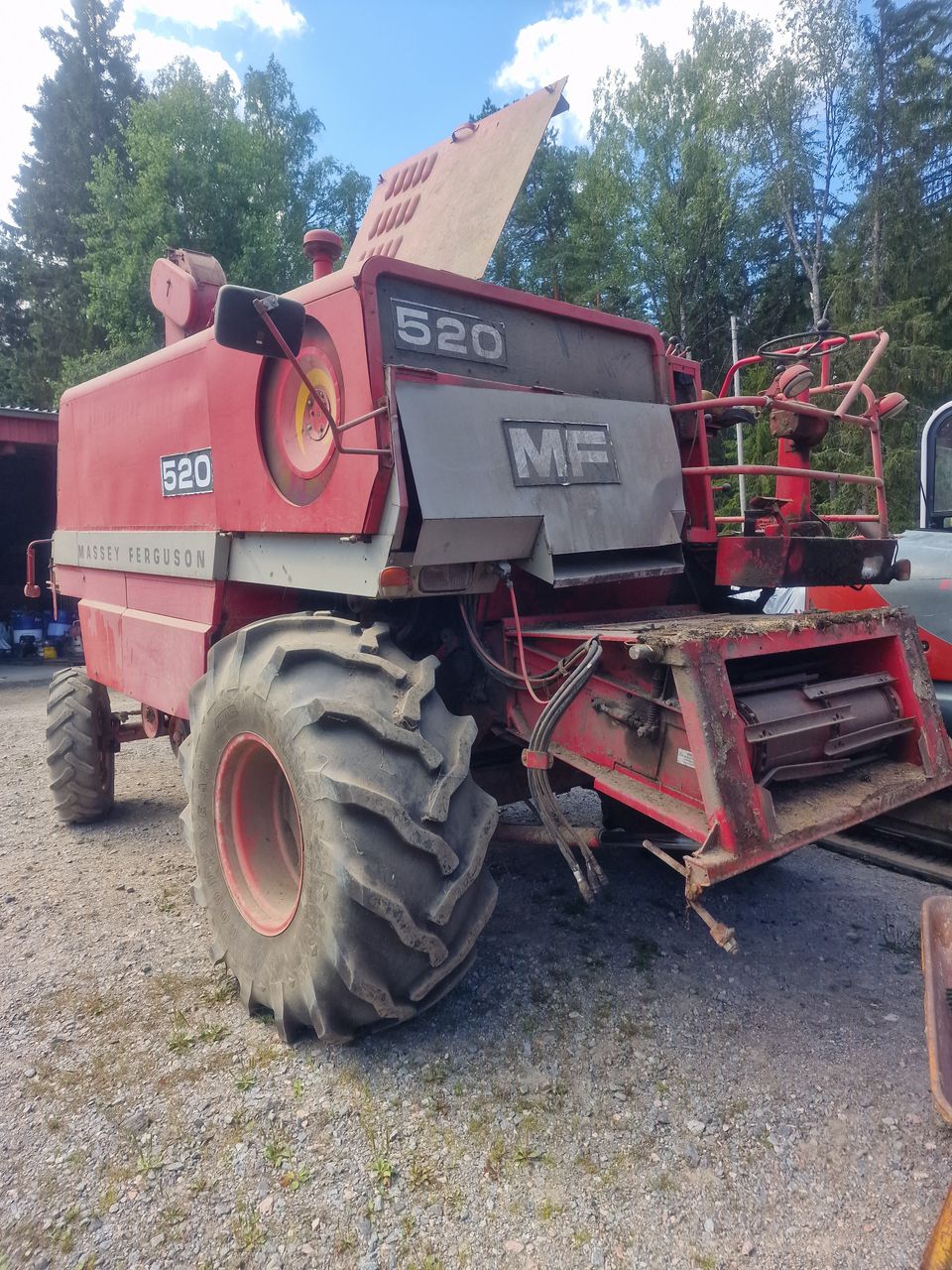 PUIMURI Massey Ferguson 520 osia