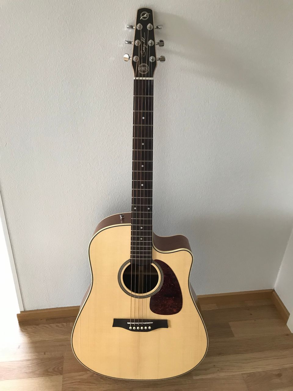 Seagull Maritime guitar (like new)