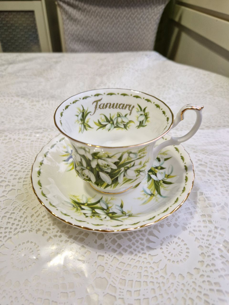 Vintage Royal Albert, kahvikuppi- tassi, tammikuu