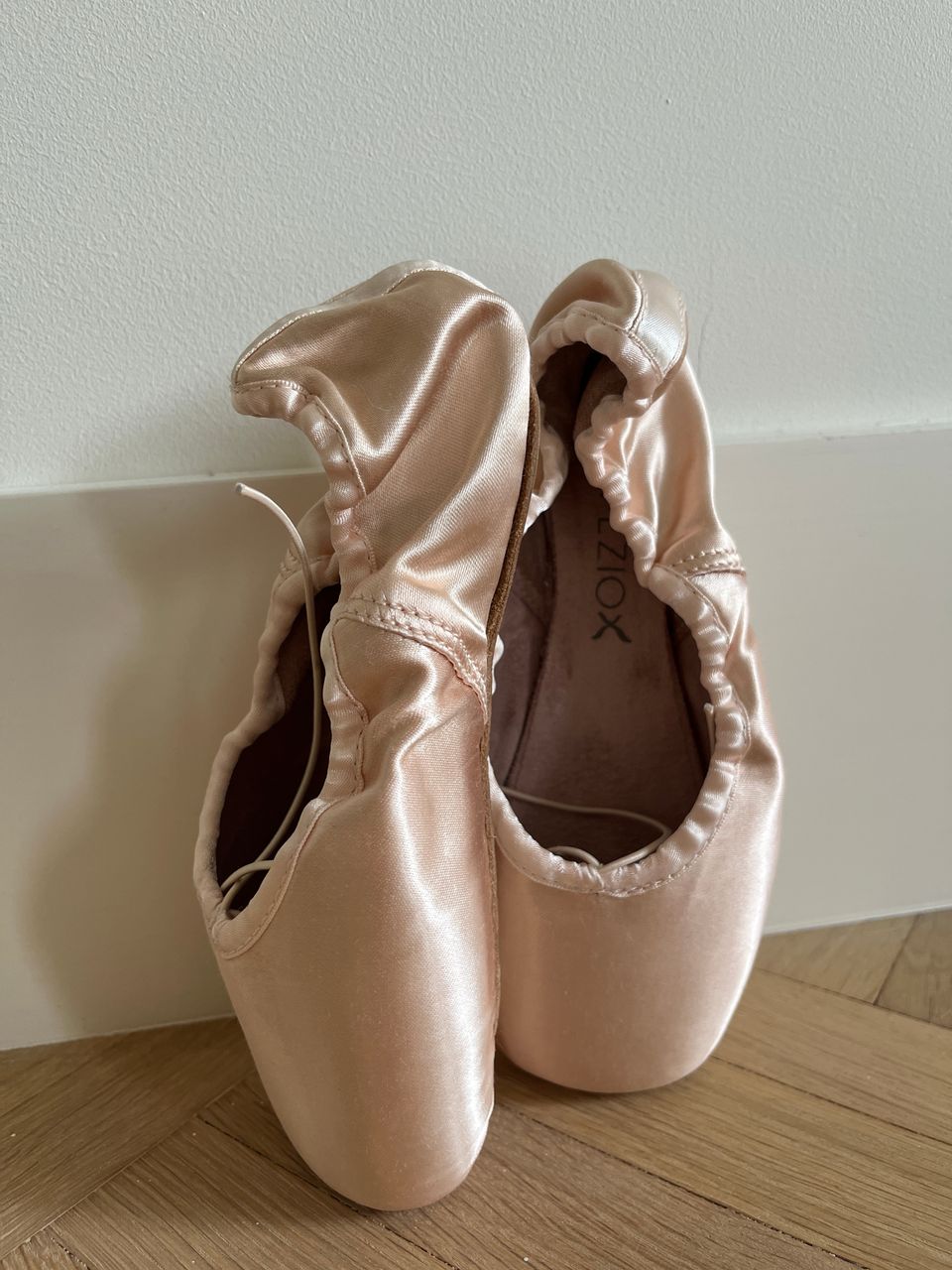 (UUDET) Baletin kärkitossut Capezio Aria 121ES 7W