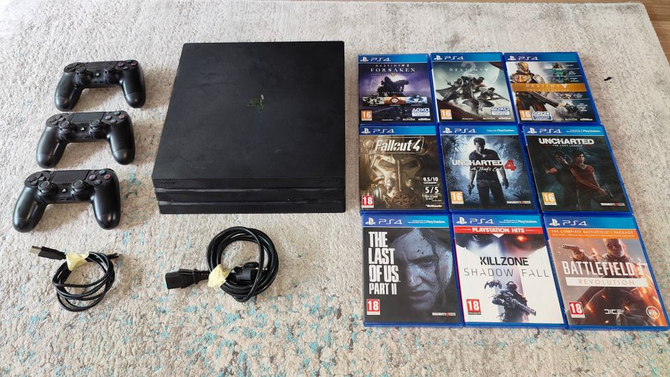 Playstation 4 Pro + 8 peliä + 3 ohjainta