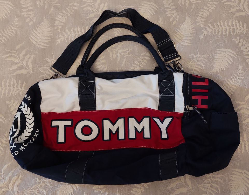 Tommy Hilfiger laukku