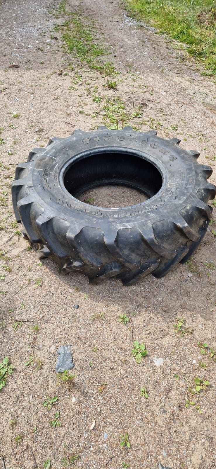 Traktorin rengas 380/85 R24