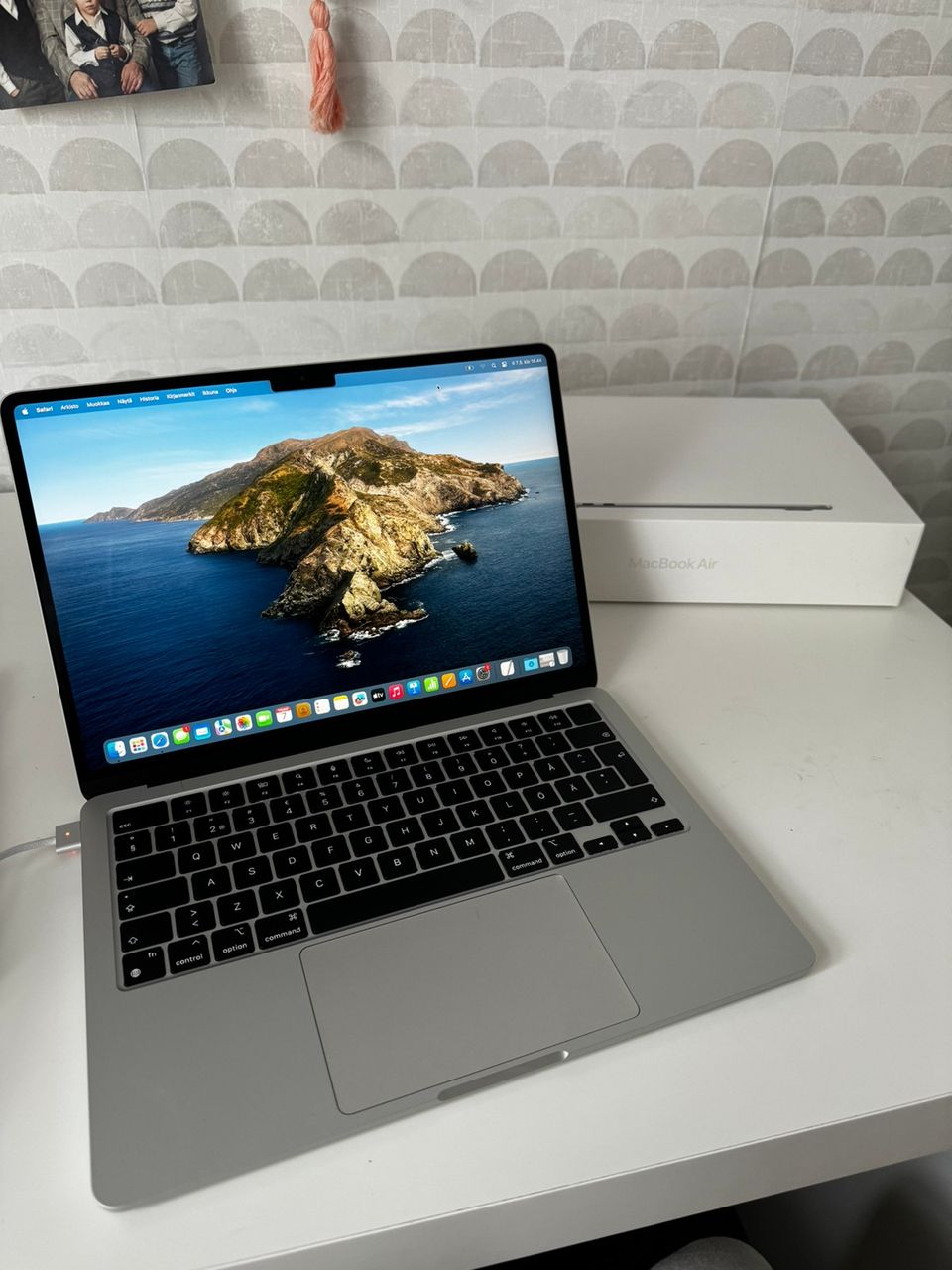 Macbook Air M2 (2022, 8/256)