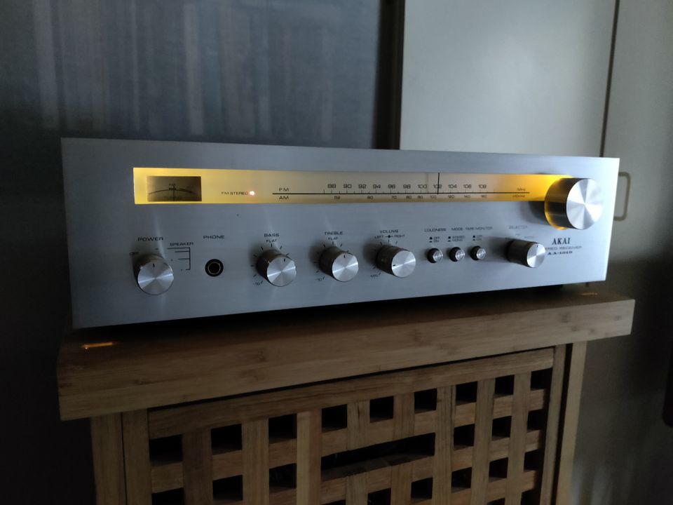 AKAI aa-1010