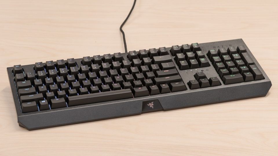 Razer black widow pelinäppäimistö