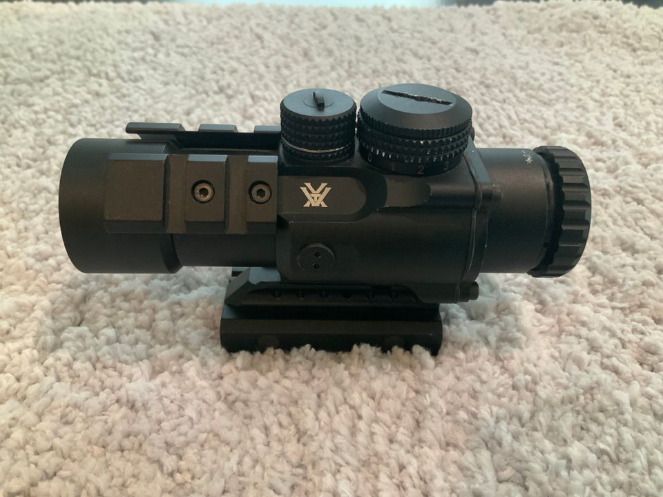 Punapistetähtäin VORTEX SPITFIRE 3X PRISM SCOPE