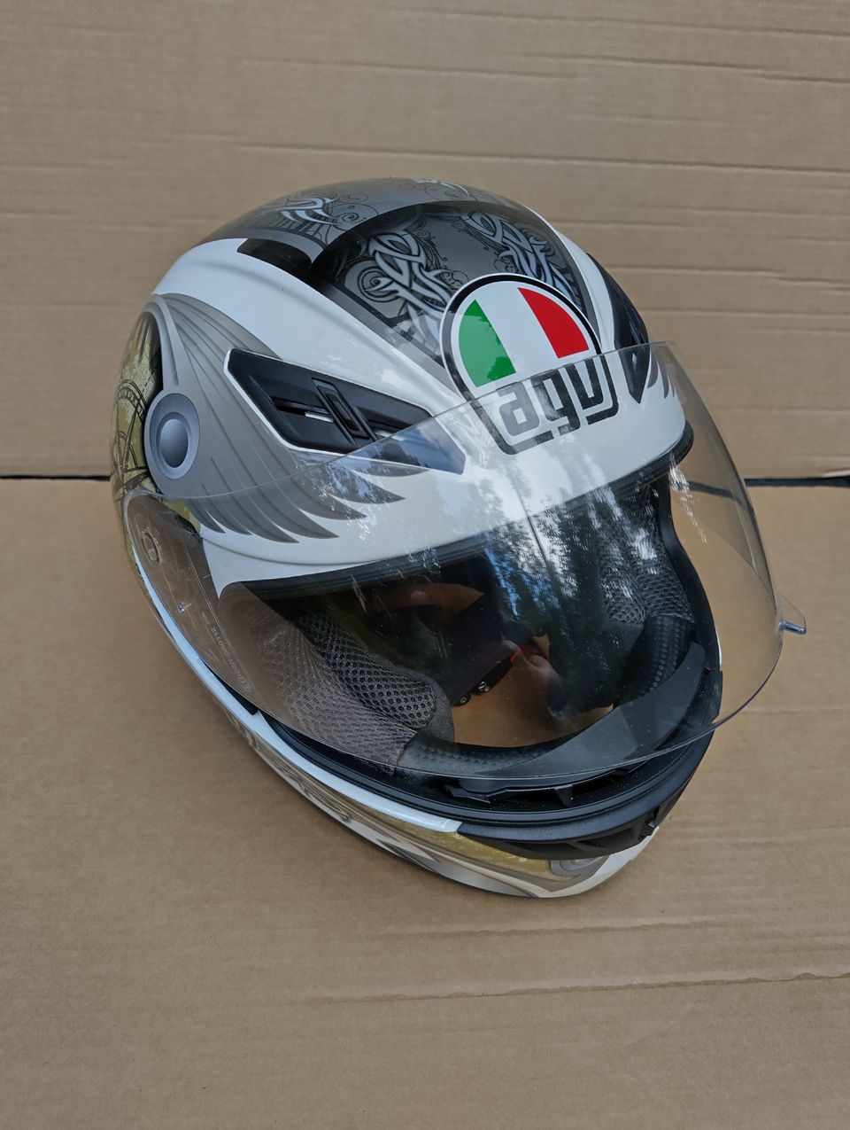 AGV K-4 EVO moottoripyöräkypärä