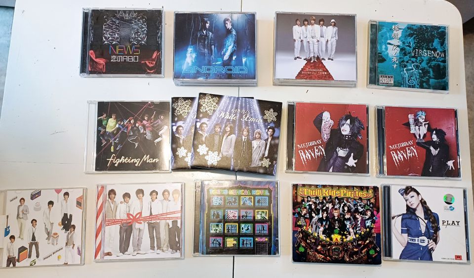 Japanilaisia j-rock, j-pop CD-levyjä