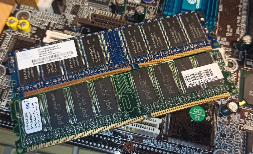 2 x 512MB DDR400 PC3200 DIMM