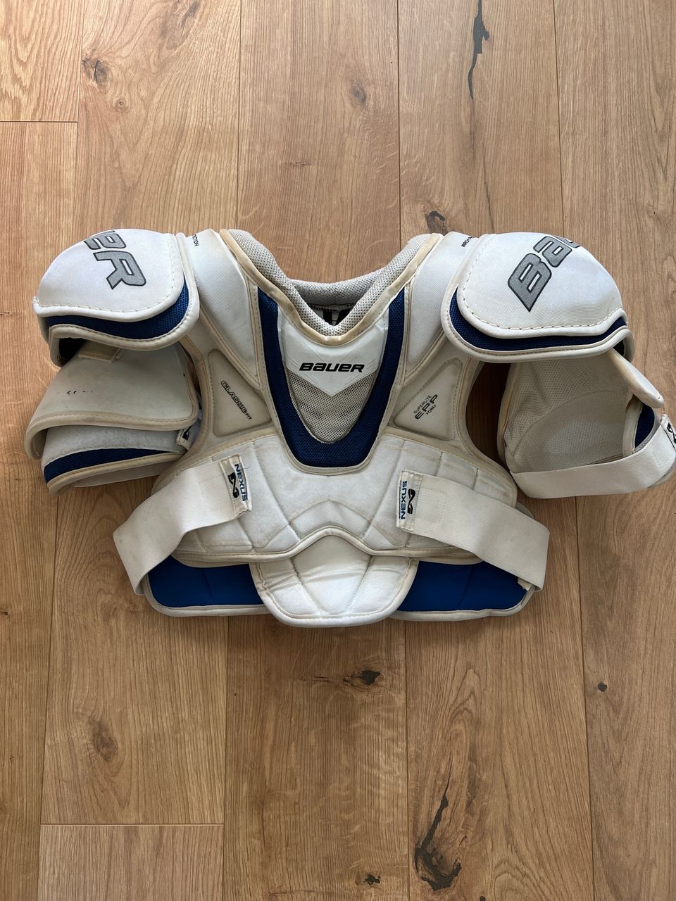 Bauer Nexus 8000 koko L SR hartiasuojat