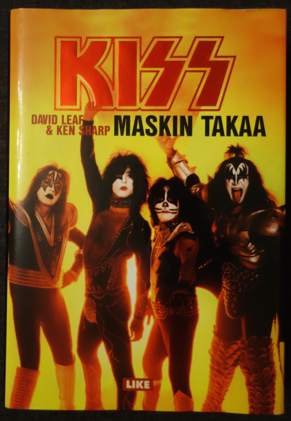 KISS Maskin takaa -kirja