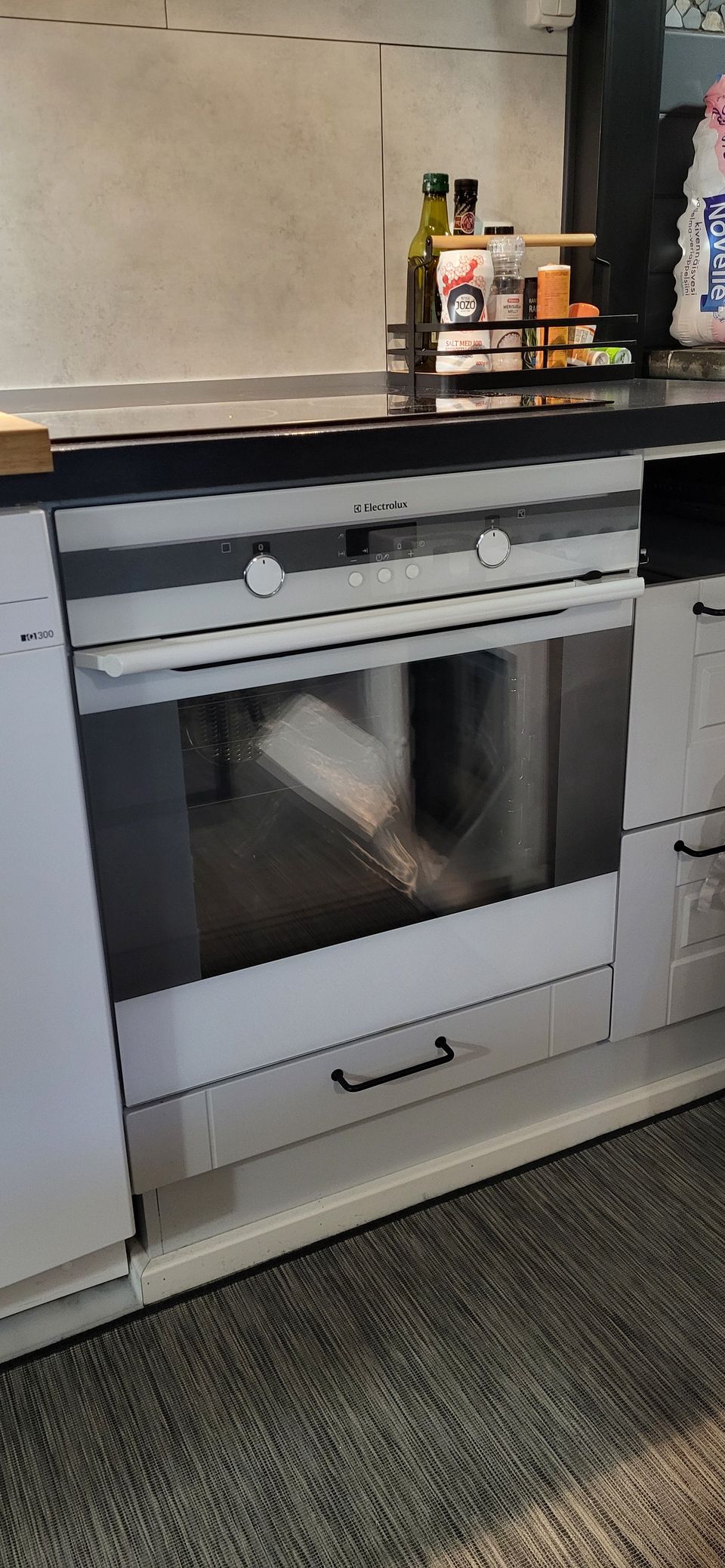 Erillisuuni Electrolux EOB64140