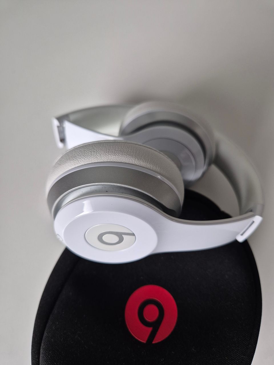 Beats Solo Wireless kuulokkeet