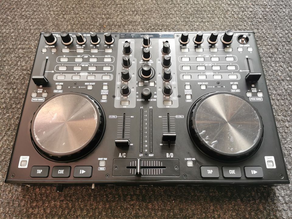 Stanton DJC.4 DJ Controlleri