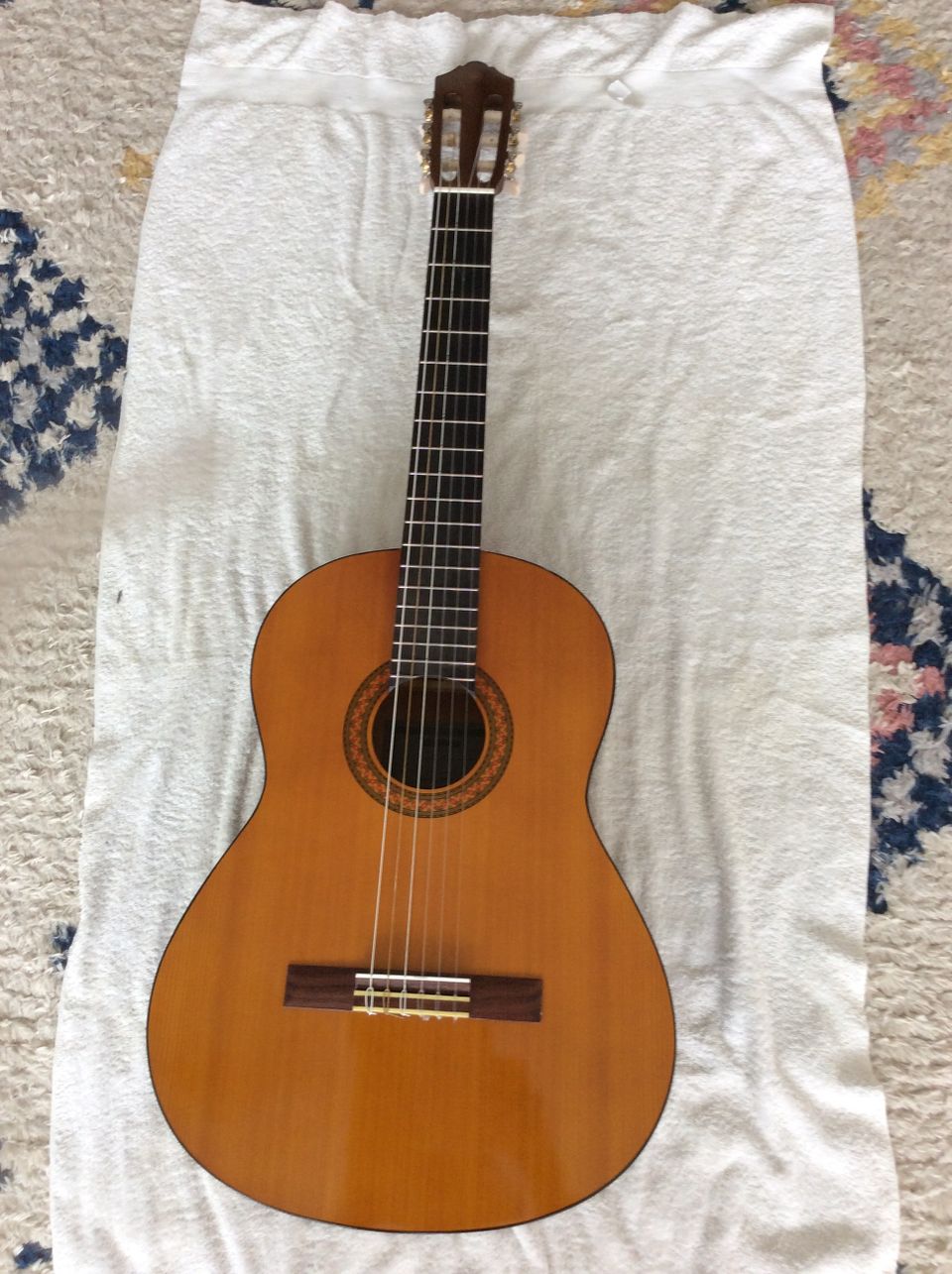 Yamaha C40 Acoustic Guitar + Fender Bag