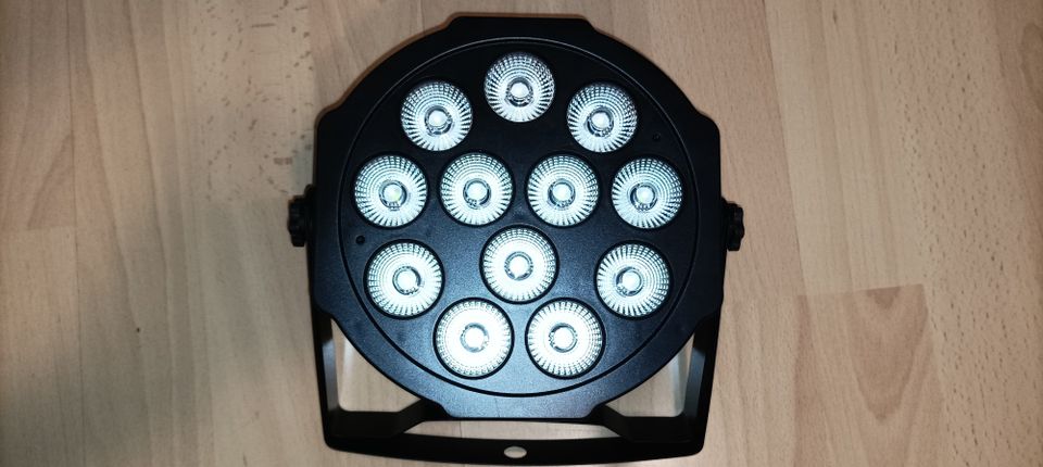 Spotti Akku Par Led RGBW 120W valaisin ja kaukosäädin