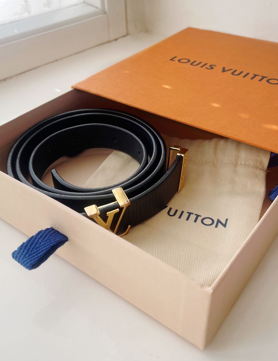 Louis Vuitton musta vyö