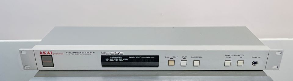 AKAI ME-25S Programmable Midi Separator