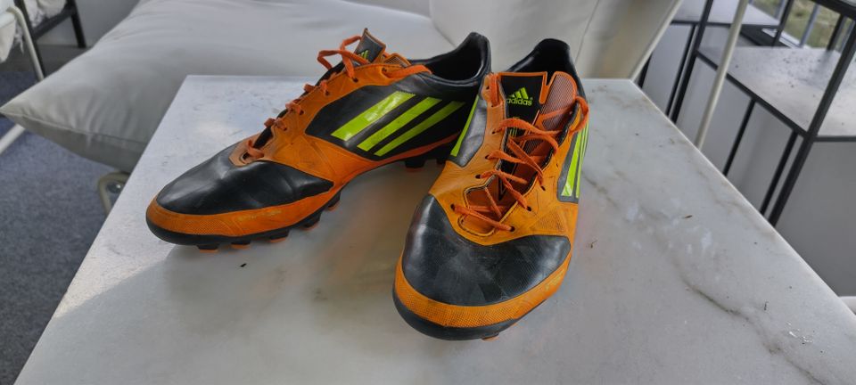 Adidas F-30 koko 44,5