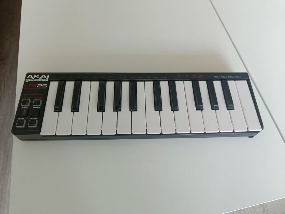 Akai LPK-25