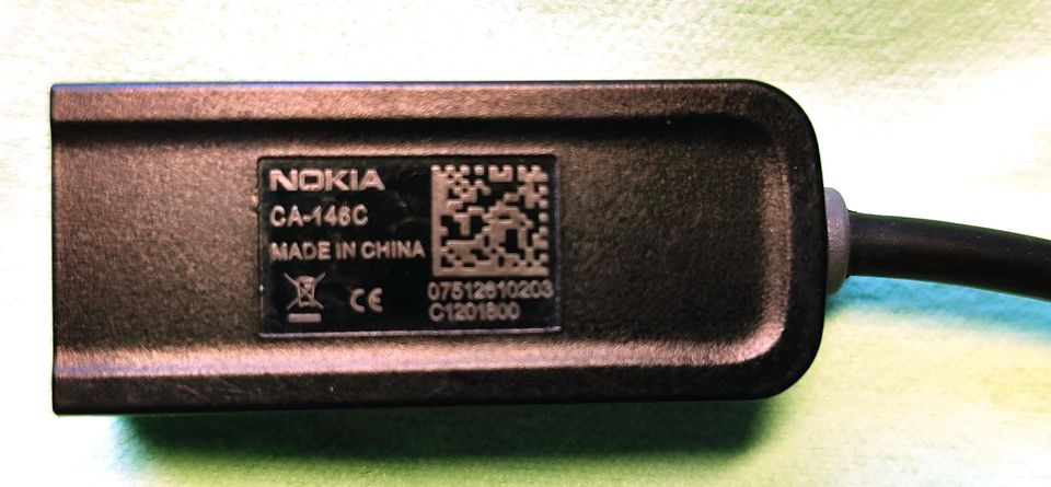 Nokia CA-146C latausadapteri (pieni tai iso - muunto USB)