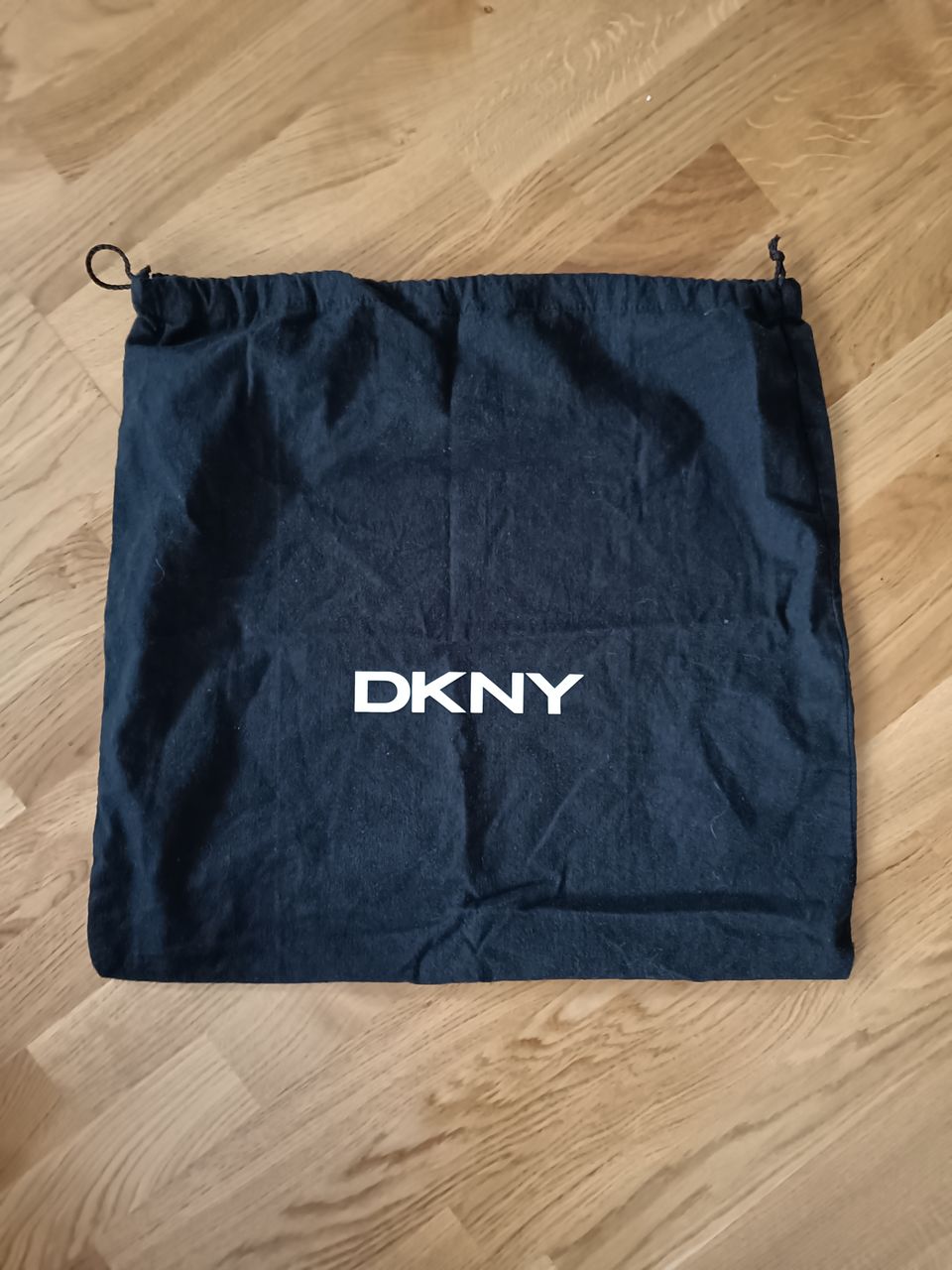 DKNY dustbag musta iso