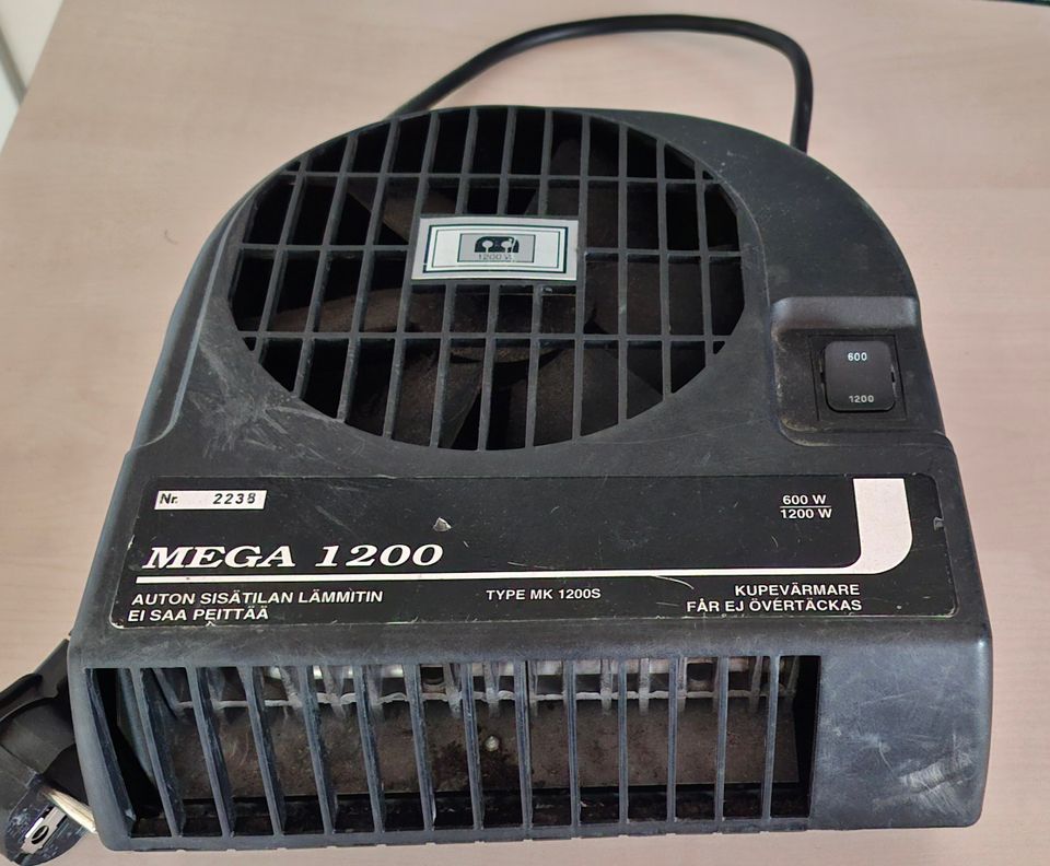 Auton sisätilalämmitin Mega 1200