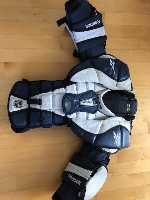 Maalivahdin rintapanssari Reebok 9K Jr XL/TG