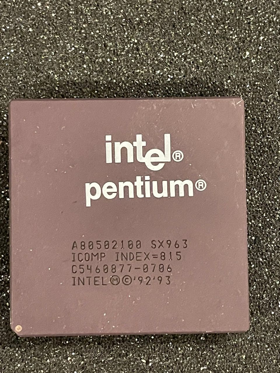 Pentium P1 100Mhz prosessori (Socket 7)