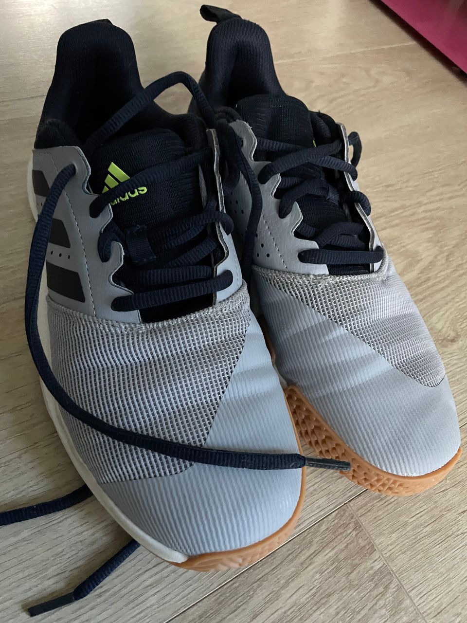 Adidas sisäliikuntakengät koko 42 2/3