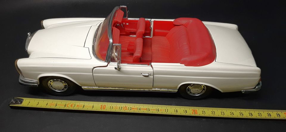 Maisto Mercedes-Benz 280 SE 1:18