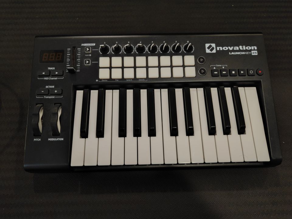 Novation Launchkey 25 MK2